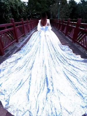 A post by @xncb7 on TikTok caption: The princess ran away. #Wedding #weddingdress #princess 