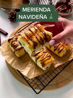 A post by @pruebaestasrecetas on TikTok caption: NAPOLITANA DE KITKAT #recetadulce #meriendasaludable #kitkat #chocolate #painauchocolat #comidasaludable #bollo #napolitanascaseras 