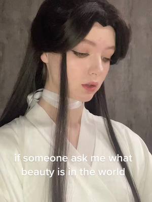 A post by @rriyacospll on TikTok caption: for hua cheng i guess #xielian #xieliancosplay #cosplay #cosplayer #tgcf #tgcfcosplay #tianguancifu #tianguancifucosplay #селянь #селянькосплей #благословениенебожителей 