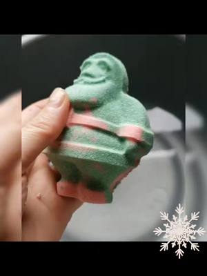 A post by @michellewonders on TikTok caption: #gifts #womenownedbusiness #bathbombfailure #bathbomb #bathandbodyworks #lush #inwater #women #bathtime #Christmas #SmallBusiness #inwaterchallange #santa 