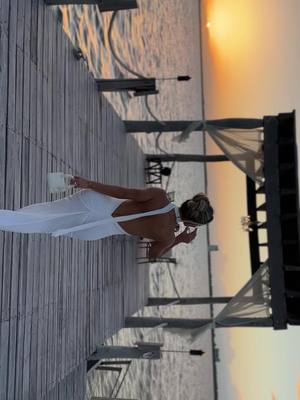 A post by @yeli3n on TikTok caption: Beautiful sunset 🌅.                                                                                                                  #travel #sunset #views #foryoupage #outfit #walk 