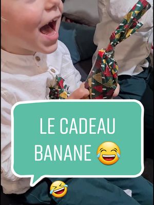 A post by @gpadid_photo on TikTok caption: N'importe quel cadeau fait l'affaire tant qu'il est dans du papier 🤣 #blague #noel #christmas #joie #enfant #enfantsheureux #banane #patate #fruit #legumes #cadeau #prank #pranks #prankenfant #fypシ #lol #mdr #enfantdrole #fun #crasy #farce #drole #maman #enfantsparents #abonnetoi❤️❤️🙏 