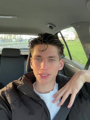 A post by @quinnenaaronspam on TikTok caption: Eerste keer dat @jaydenlans de bestuurder niet is 😳