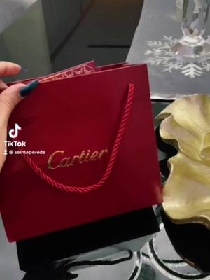 A post by @selmapereda on TikTok caption: #cartier #cartierlove #fyp #foruyou   Pero que belleza❤️