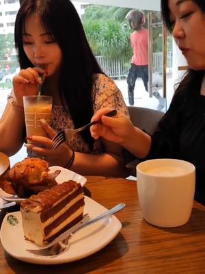 A post by @lisasun0926 on TikTok caption: 与闺蜜下午茶#singaporetiktok 