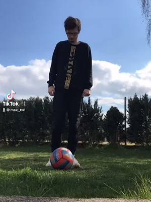 A post by @max_tvrl on TikTok caption: This is over😂 #Soccer #football #justforfun #repost 