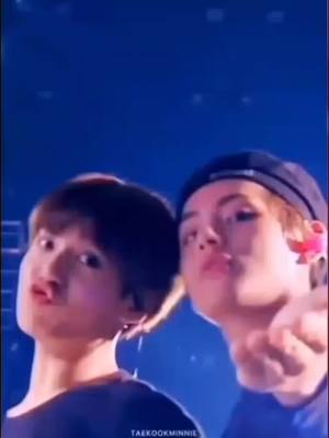 A post by @armi_bts596 on TikTok caption: QUE LINDA PAREJA HACEN💜💜#taekook #junkook#Taehyung