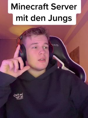 A post by @juliusbdn on TikTok caption: Wenn du mit deinen Jungs wieder mal einen Minecraft Server machst… 😂🤦🏼‍♂️ #gaming #fy #fyp #Minecraft #zocken #minecraftserver #funny #jungs 