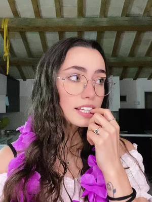 A post by @carlottacalarco on TikTok caption: #viral #perte #foryou 