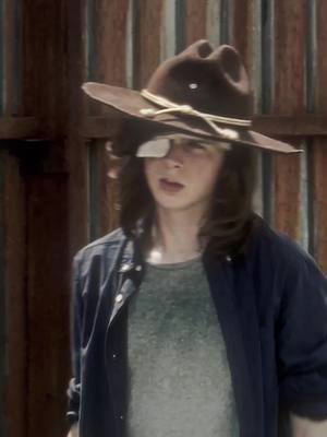 A post by @twdcraz on TikTok caption: @madi here hoe🤬🤬 #twd #thewalkingdead #carlgrimes 