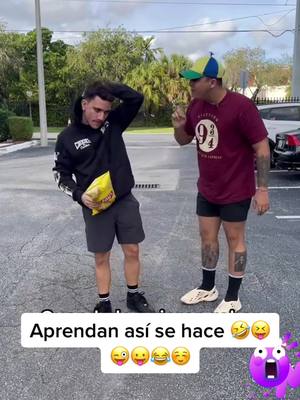 A post by @queloqueramigente on TikTok caption: El nino me quiere robar 🤣😜😜😛 #humorcubano #videoscubanos #cubanosporelmundo #cubanos #meme #viral #funny #cubano 