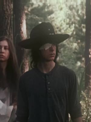 A post by @twdcraz on TikTok caption: I HIT MY KNEE ON THE TABLE LEG IN SCIENCE YODAY WHEN I WAS GETTING UP IT WAS SO LOUD HELP IT HURTS 😢😢 #twd #thewalkingdead #carlgrimes 