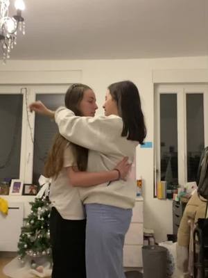 A post by @les_namoureuseuuuh on TikTok caption: Dis moi comment 🥰🥵❤️ #lgbt #lesbiansoftiktok #lesbian #lesbienne #coupledance #lgbtq #cutemoment #couple #couplelove #couples #lgbt🌈 #lgbt🏳️‍🌈 #pourtoi 