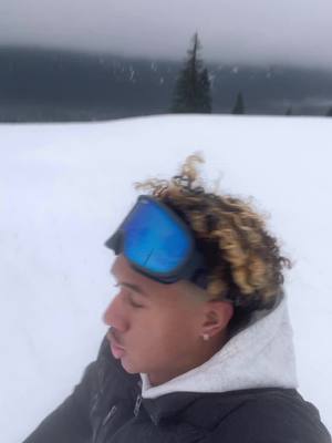 A post by @erocks253 on TikTok caption: Deshaun Black > Shaun White #foryou 