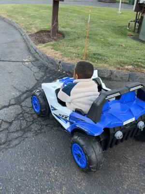 A post by @shaquanaxnoah on TikTok caption: Cruising through Shepard Hill 💙 #fyp 