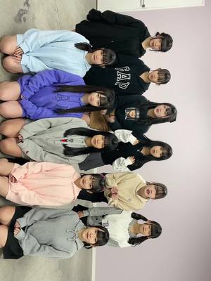 A post by @osk_topics on TikTok caption: OS☆Kに会いに来ない？？ #おーえすけー #アイドル #os☆k #fyp #名古屋 #大須