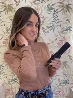 A post by @valegiampa23 on TikTok caption: La tua Unplugged ovunque tu sia: in viaggio,ad un party o in ufficio... uno styling facile on the go!! Potrai creare onde morbide e luminose o un liscio da favola come fa la nostra Vale con la sua styler @ghd @Emanuelahair&beauty  ✨si riscalda in 45 secondi ✨fino a 20' di styling continuo ✨si ricarica da PC e da qualsiasi       presa usb *Liscio da favola in pochi minuti* A gennaio approfitta dello sconto esclusivo da -40€ e in omaggio il termoprotettore Rehab incluso #ghd #goodhairday #sale #jennaury #ghdwaves #hairstyle #ghdunplugged