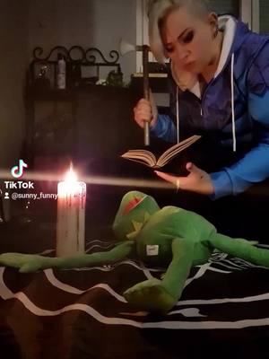 A post by @sunny_funny88 on TikTok caption: #muppets #trend#sorry#kirmetthefrog #gremlins ##flachwitze #dumm#sorry#nö#heutenicht#stimme#ahrensburg#flachwitz #kommit #tipp#freitag#wochende #lachenistgesund #🧢🧢🧢 #sorry #lachenistgesund #viral #hit #viralvideo #🤐 #😜 #🤐 #kinder#familie#spass#sunnyfunny #sunny#friday