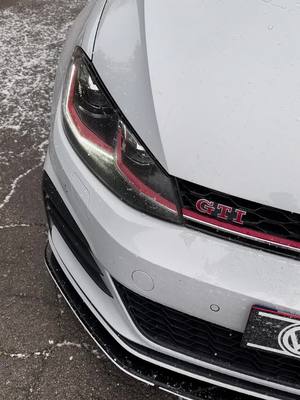 A post by @oryx_7.5gti on TikTok caption: Snowing🤍 #golf #golftiktok #trend #trending #fyp #escape #mk7 #viral #viralvideo #fypシ #destacame #parati #humor #paratii  