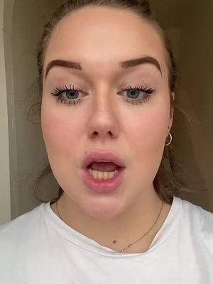 A post by @margauxoupas on TikTok caption: Salut tout le monde, vous allez bien ?  Kiss ❤️#pourtoi #maquillage #transition #foryou 