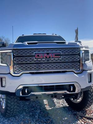 A post by @baileysmithh6 on TikTok caption: Simple #QuakerPregrain #ReadySetLift #fyp #foryou #liftedtrucks 