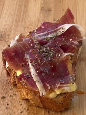 A post by @pablobravodeli on TikTok caption: TOSTA DE TETILLA GALLEGA Y JAMON IBERICO♥️ . . . . . #j#jamoni#ibericob#bellotap#pablobravodelicatessenj#jamoneriac#corteacuchillog#gastronomiap#patanegraj#jamónibéricoj#jamonloversj#jamóncortadordejamon