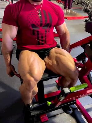 A post by @fitnesslovers212 on TikTok caption: #dereklunsford #fitness #gym #bodybuilding