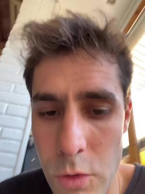 A post by @notnachin on TikTok caption: *aparece el apio* automáticamente socio: ☺️☺️☺️