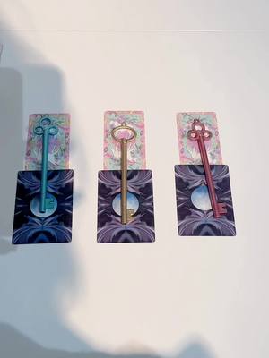 A post by @amazontarot on TikTok caption: Tengo admirador secreto? #amazontarot si adivinas cual es el ruido de fondo te regalo una pregunta de tarot 🥰