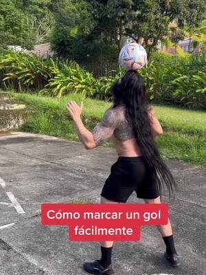 A post by @wintermichigan on TikTok caption: Cómo marcar un gol fácilmente #gol #futbol #latinas #davidmichigan