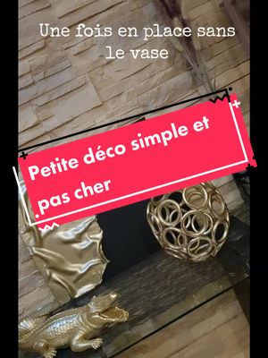 A post by @fidjili on TikTok caption: Petite déco sympa et pas cher  #déco #doré #simple