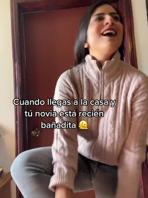 A post by @evelinychantal on TikTok caption: Así si dan ganas de llegar temprano a la casa #lesbiansoftiktok #fyp 