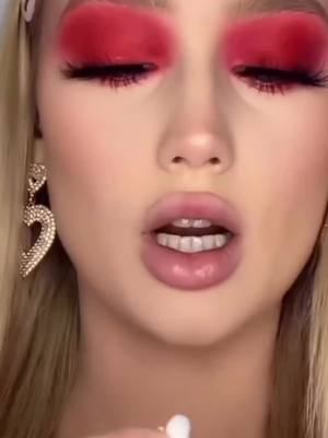 A post by @your_perfect_makeup on TikTok caption: #dubai #viral #makeup #parati #arabe 