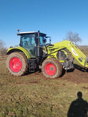 A post by @le_petit_agri4 on TikTok caption: épandage de fumier #Claas #pourtoi #pourtoii #pourtoichallenge #tracteur 