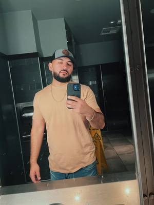 A post by @juniorhdz956 on TikTok caption: nomas lo que es 💯 #foryou #fyp #mcallentexas #956 #rgv 