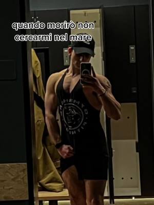 A post by @enricoferreroo on TikTok caption: solo li potrai trovarmi #whey #gym #trend 