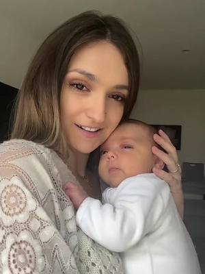 A post by @laurelounis on TikTok caption: Maman seras toujours là pour toi et ta sœur, toutes ma vie mes deux princesse #mamanjeune #bébé #amoureternel 