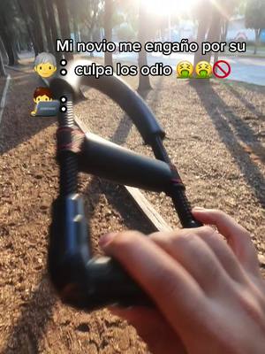 A post by @lagarramx1 on TikTok caption: no hagan esto 😅😅 #fyp #brazos #ejercicioencasa #ejercicio 