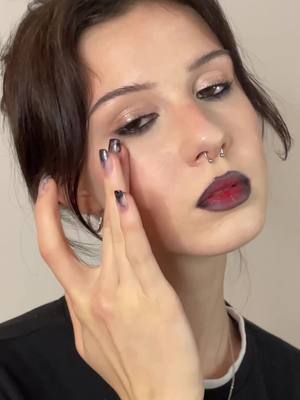 A post by @ttmaryana on TikTok caption: #darkmakeup #darkfaminine #makeuplook #easymakeup 