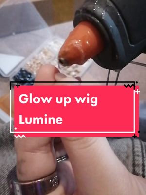 A post by @winnycosplay on TikTok caption: Petit glow up de ma wig de Lumine ✨✨✨ #cosplay #fypcosplay #cosplayfrance #fyp #foryoupage #foryoupagecosplay #cosplayers #winnycosplay #wigcosplay