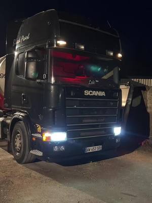 A post by @locs15 on TikTok caption: #saniav8 #routier 