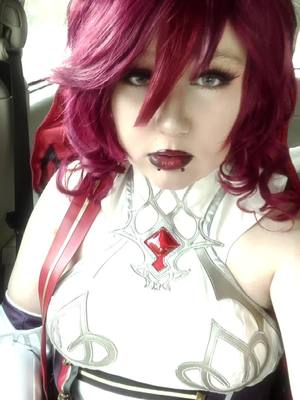 A post by @dogboyakirakurusu on TikTok caption: judas <3 #rosaria #rosariacosplay #GenshinImpact #genshinimpactcosplay #fyp