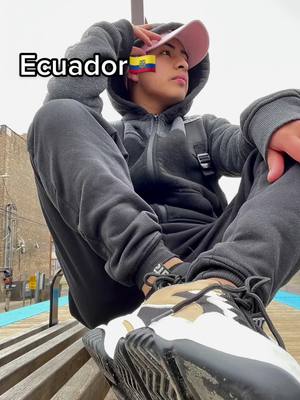 A post by @kevinsicha2002 on TikTok caption: 🇪🇨♥️#ecuatoriano  