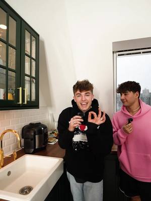 A post by @030haus on TikTok caption: Ein Wasserhahn der ALLES kann? Unsere gemeinsame Roomtour 😎 #030haus @alpaysanti @alpaysanti@lewinray