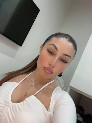 A post by @arianna__saletta on TikTok caption: 🫣 #neipertee #viral #fyp