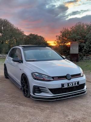 A post by @oryx_7.5gti on TikTok caption: Sunset time 🦍🤍 #golf #golftiktok #parati #trend #fyp #trending #escape #mk7 #viralvideo #fypシ #destacame #humor #paratii 