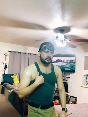 A post by @the_ivan009 on TikTok caption: Como que no voy a saber!! Si use el open english!! 😜 #😂 #gay #cholo #mexicano #michoacano #barbon #bigoton #gaymexico #unomas 