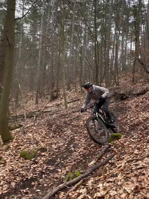 A post by @louis_maschmeyer on TikTok caption: Fahrradfahrer mit @Simon Hergenroeder und joa #mtb #dirt #biken #enduro #send #hackenwiediesau 👍🏼