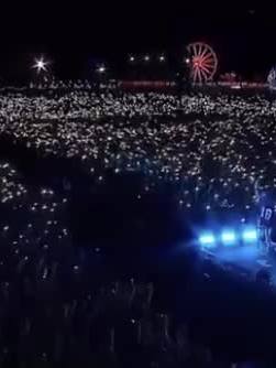 A post by @bilsxoceaneyes on TikTok caption: the lights during ocean eyes omg #billie #billieeilish 