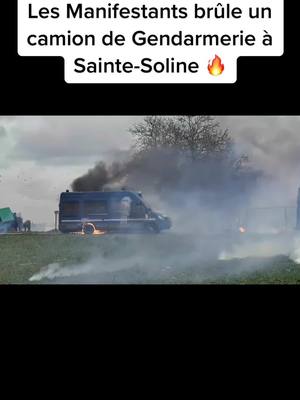 A post by @actu755555 on TikTok caption: Les Manifestants brule un camion de gendarmerie à Sainte Soline 🔥 ##manifestation##gendarmerie